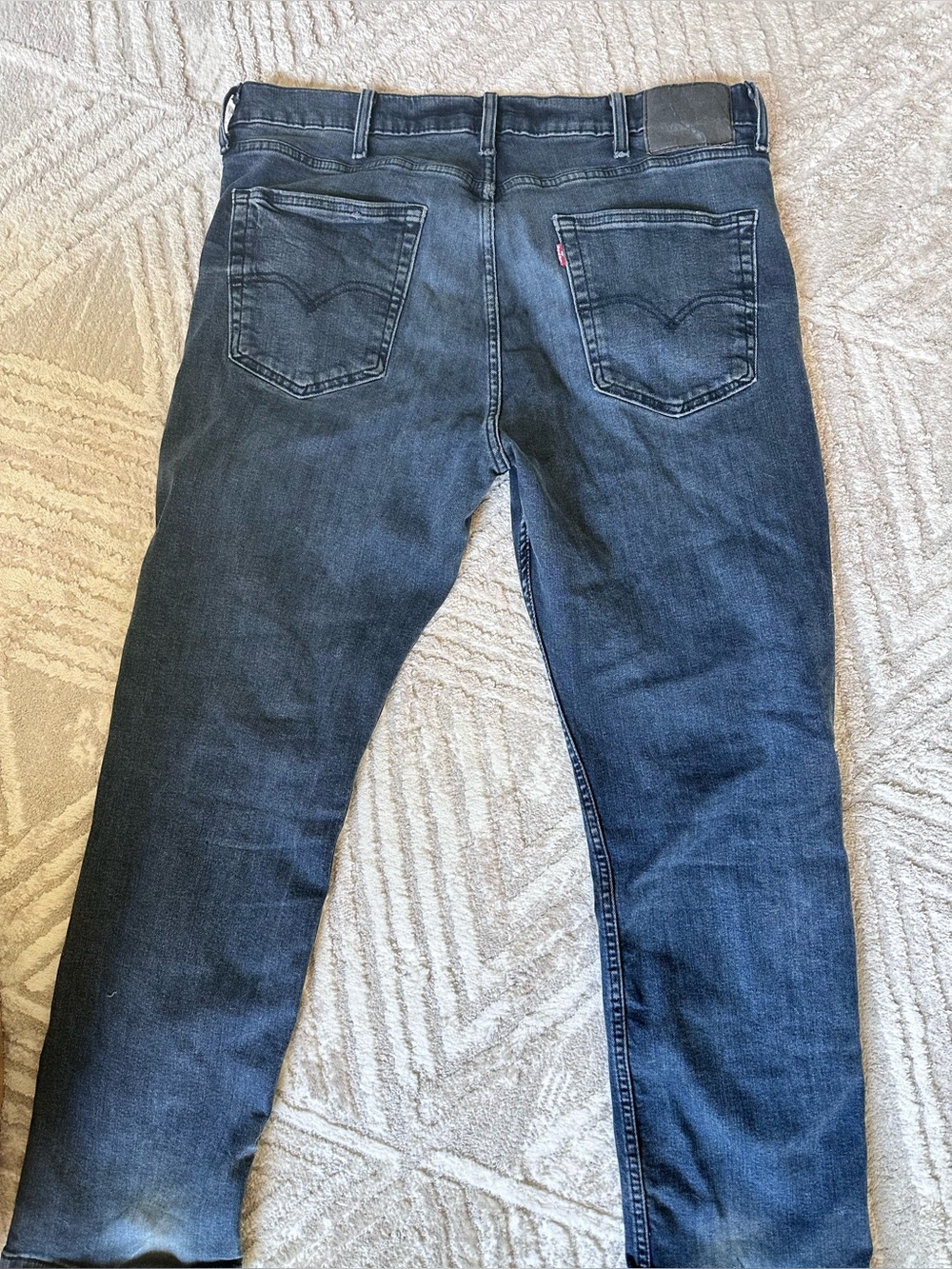 Levi's slim straight jeans in a gray-blue wash 👖